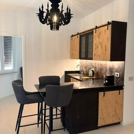 Red House Valeggio App 2 *